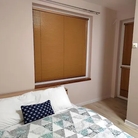 Apartment With Private Yard And Bbq