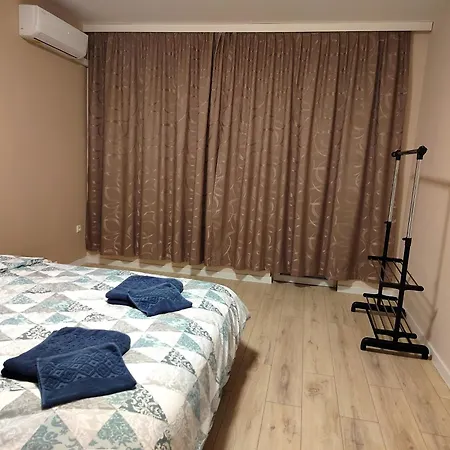 Apartment With Private Yard And Bbq